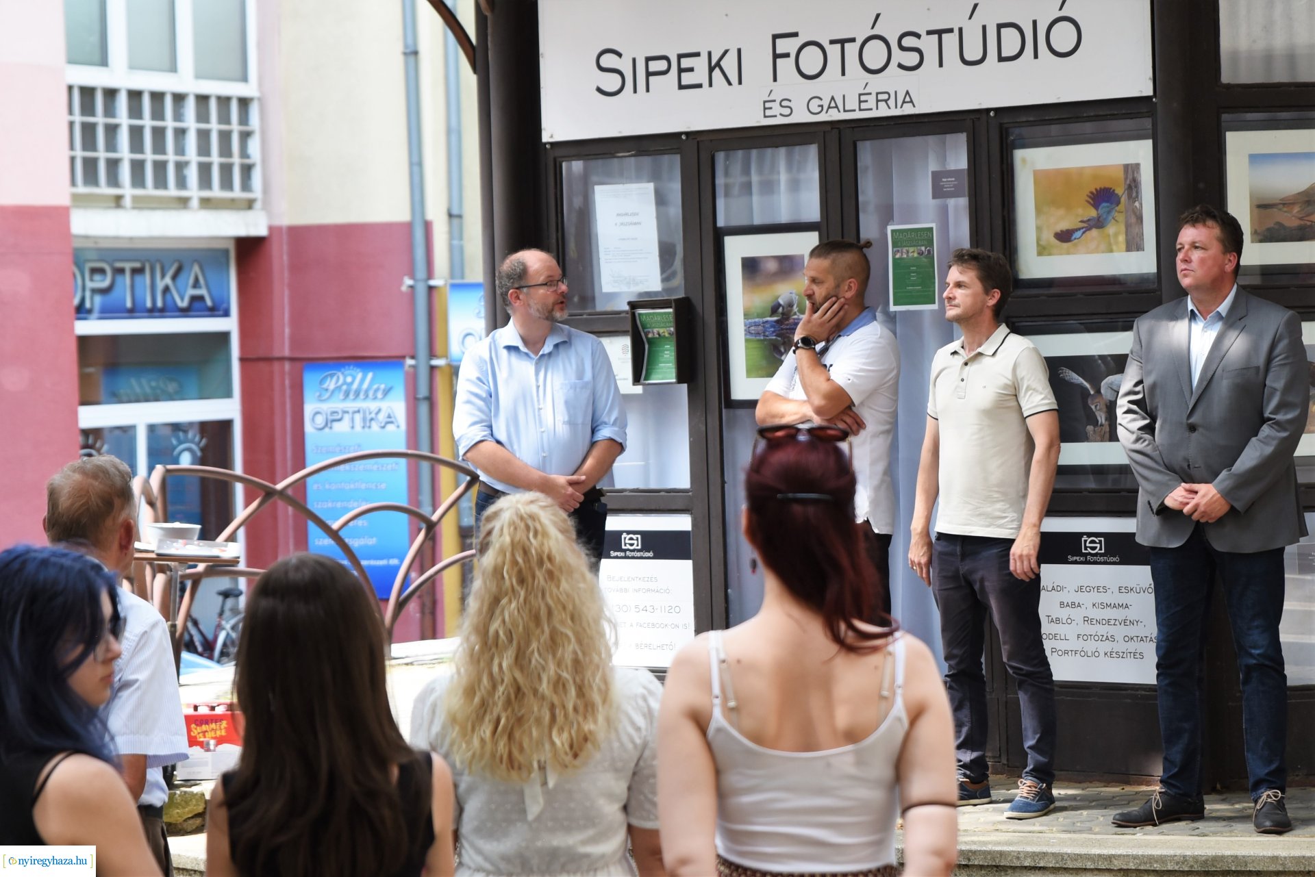 Madárlesen a Jászságban - kiállításmegnyitó a Nyírfa téri galérában