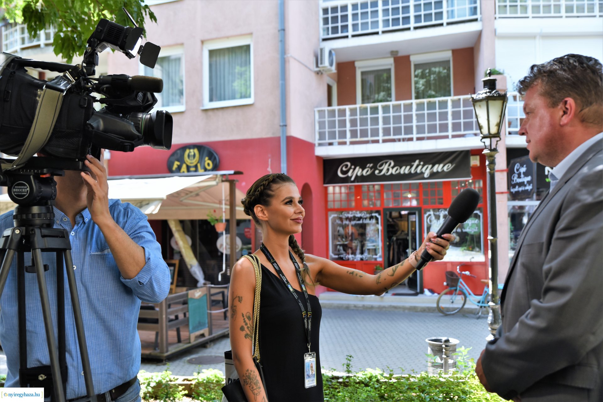 Madárlesen a Jászságban - kiállításmegnyitó a Nyírfa téri galérában