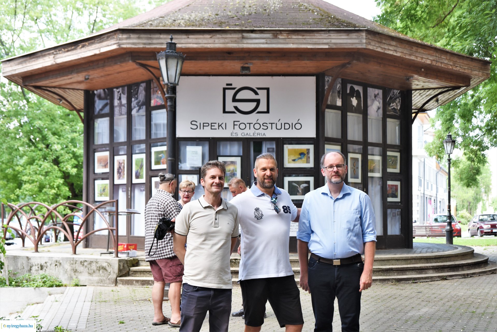 Madárlesen a Jászságban - kiállításmegnyitó a Nyírfa téri galérában