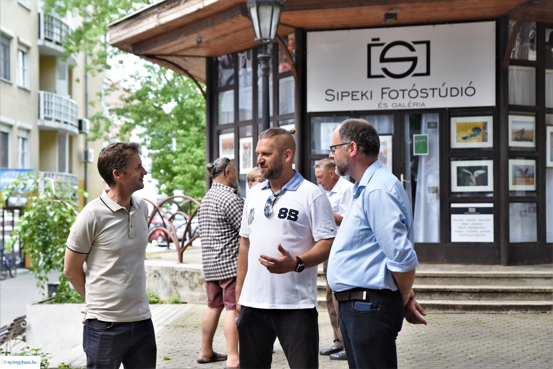 Madárlesen a Jászságban - kiállításmegnyitó a Nyírfa téri galérában