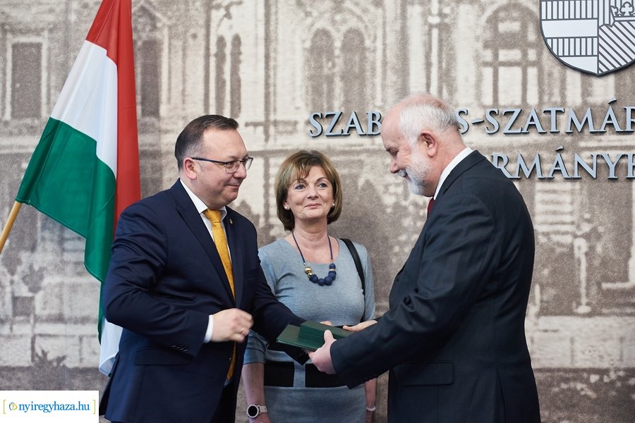 Magyar Arany Érdemkereszt kitüntetést kapott Dr Tormássi Géza