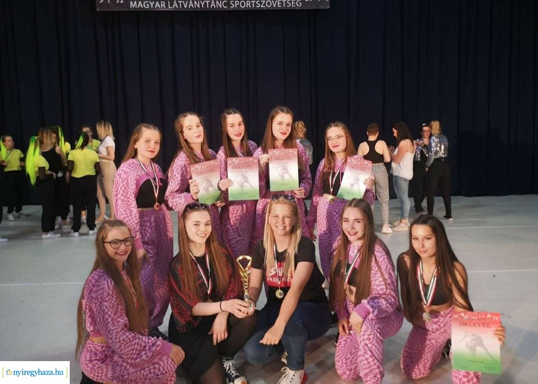 Magyar bajnokok a Street Dance School lányai 