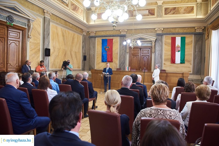 Magyar Érdemrend Lovagkereszt kitüntetés átadó a Városházán