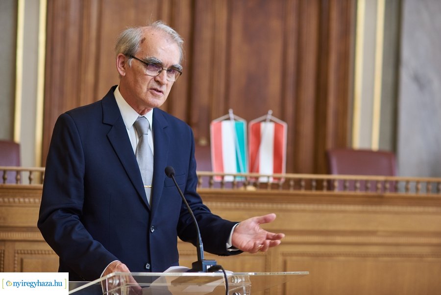 Magyar Érdemrend Lovagkereszt kitüntetés átadó a Városházán