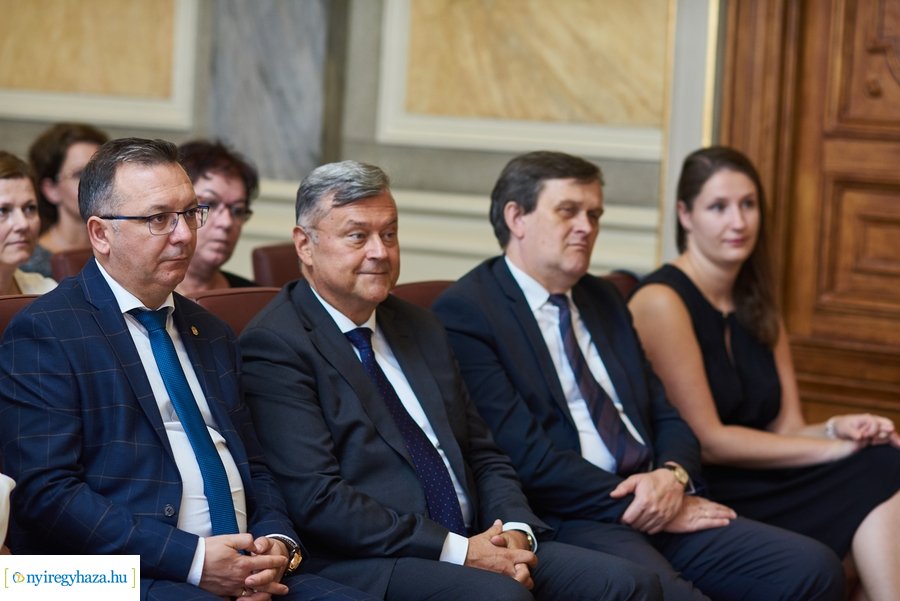 Magyar Érdemrend Lovagkereszt kitüntetés átadó a Városházán