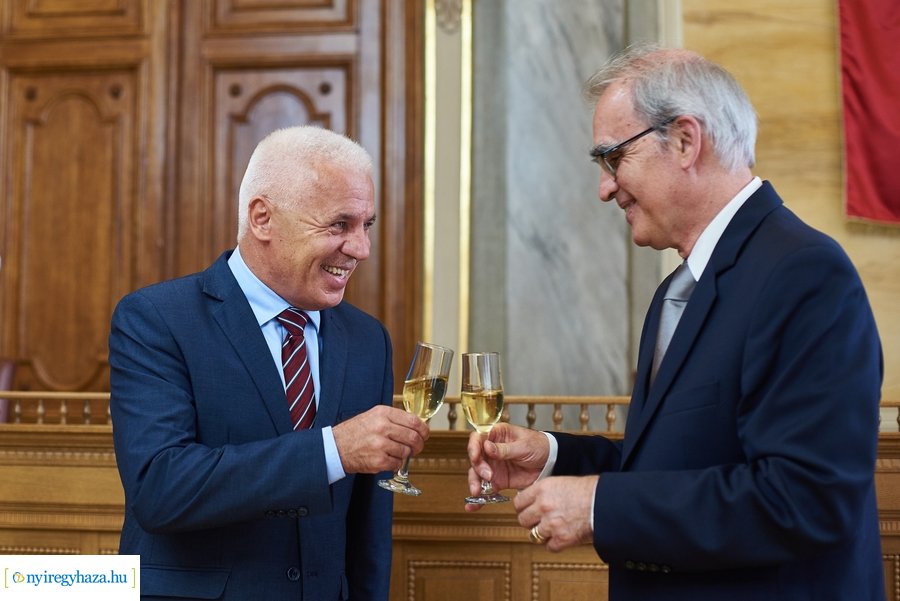 Magyar Érdemrend Lovagkereszt kitüntetés átadó a Városházán