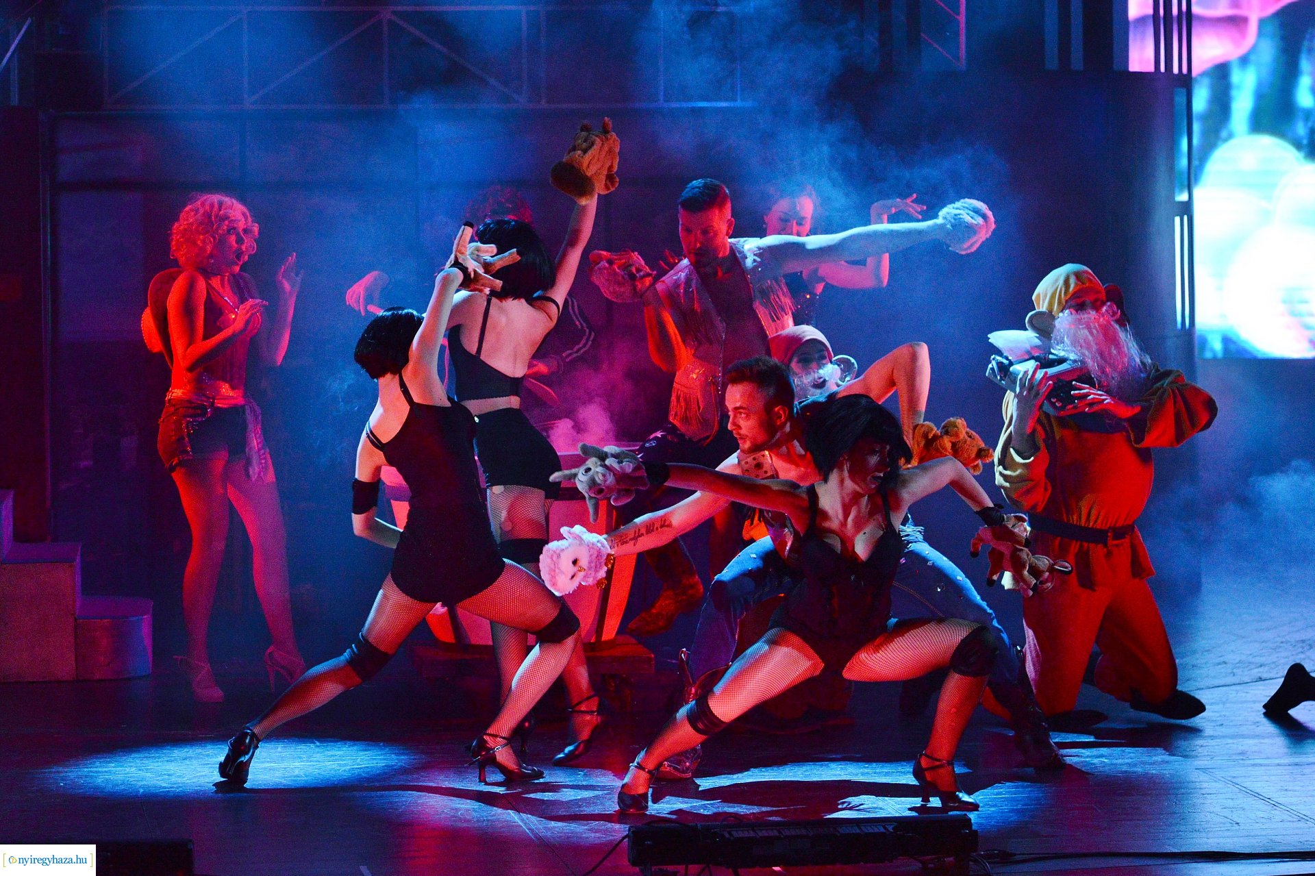 Magyarországi ősbemutató - 9-től 5-ig 