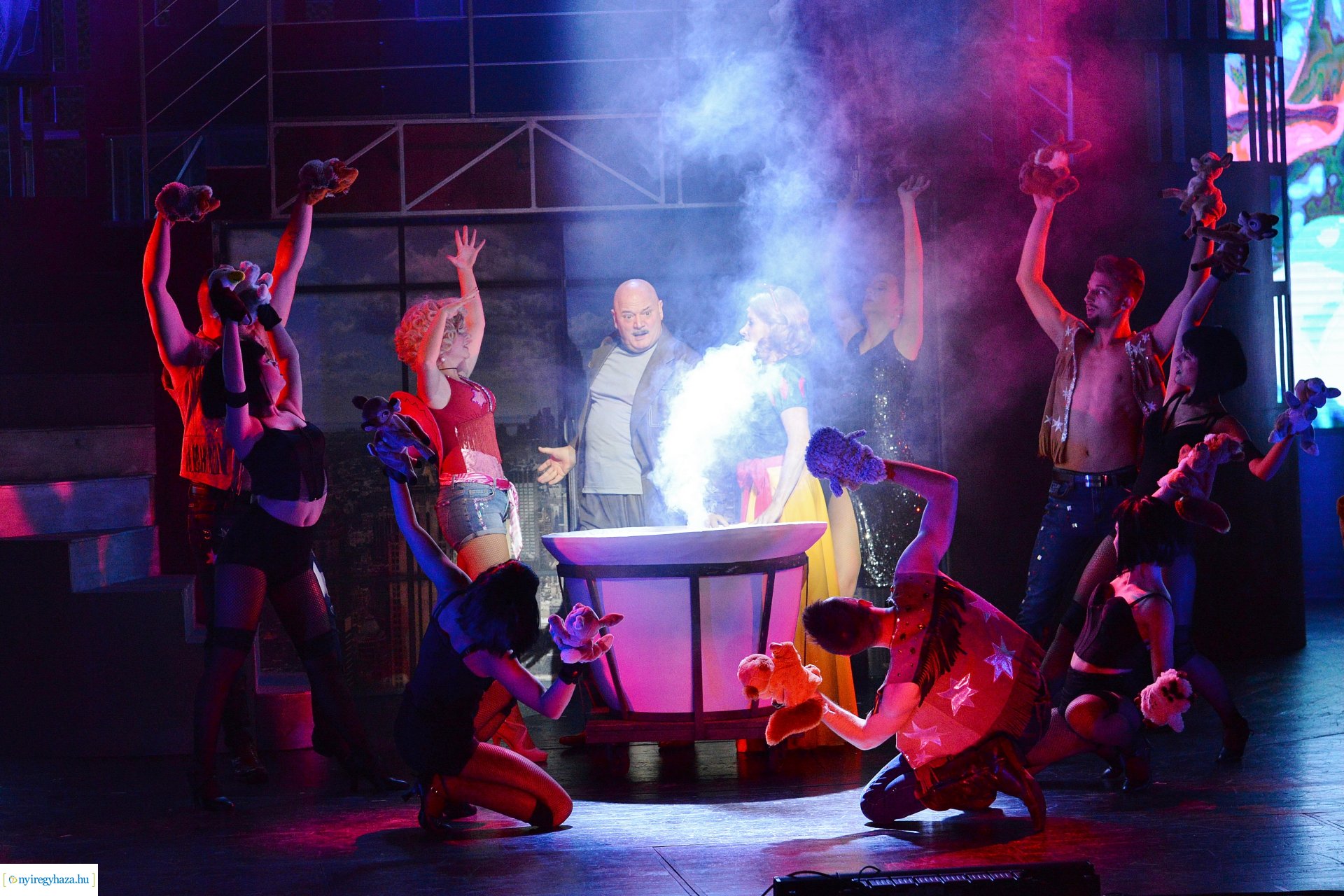 Magyarországi ősbemutató - 9-től 5-ig 