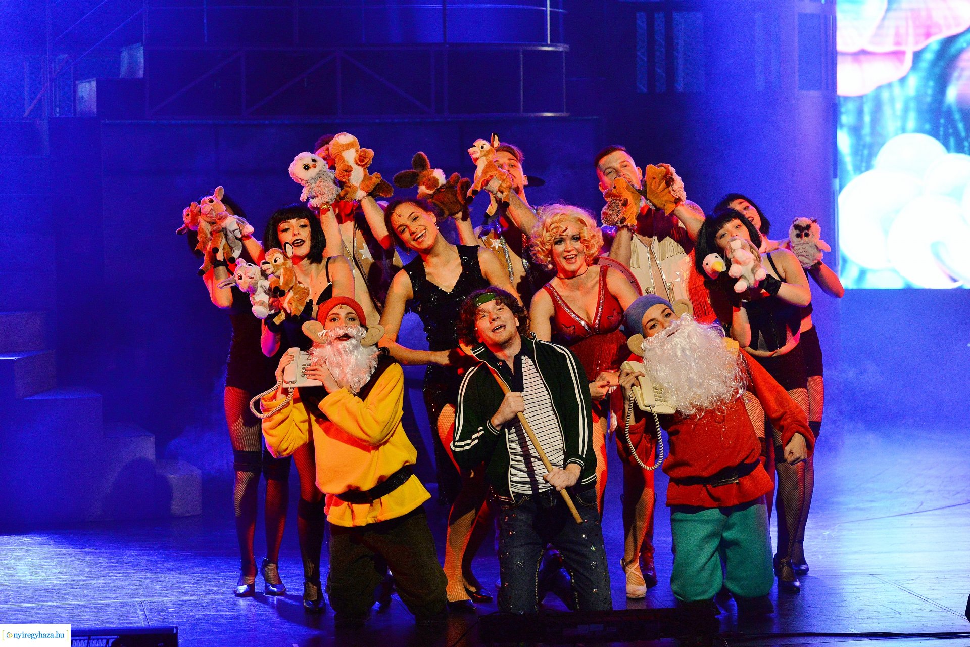 Magyarországi ősbemutató - 9-től 5-ig 