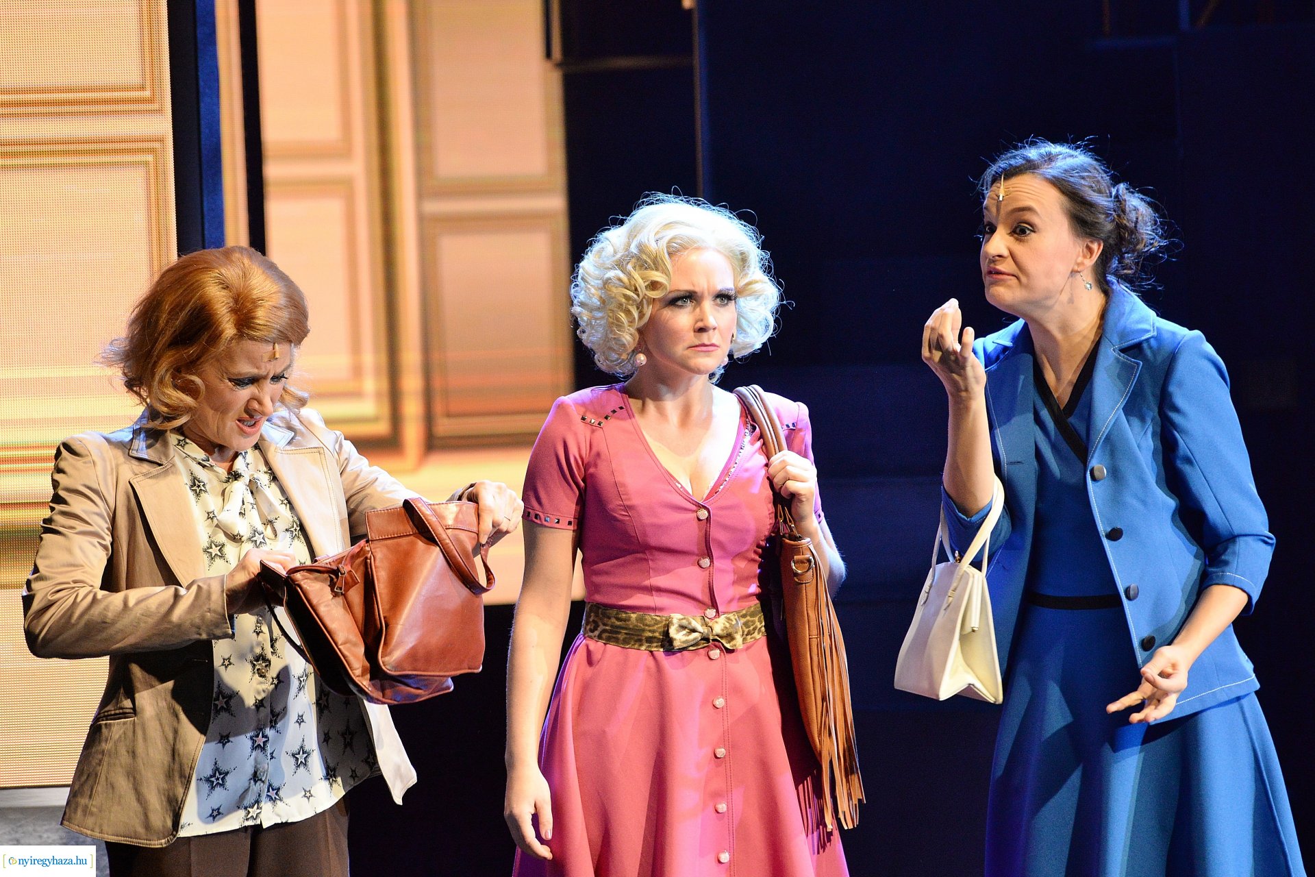 Magyarországi ősbemutató - 9-től 5-ig 