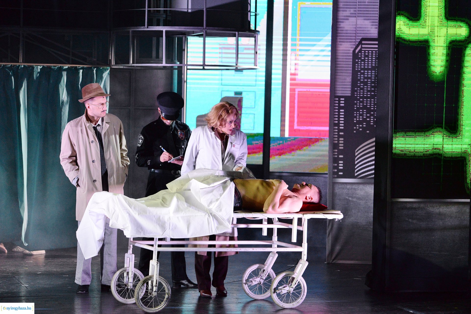 Magyarországi ősbemutató - 9-től 5-ig 