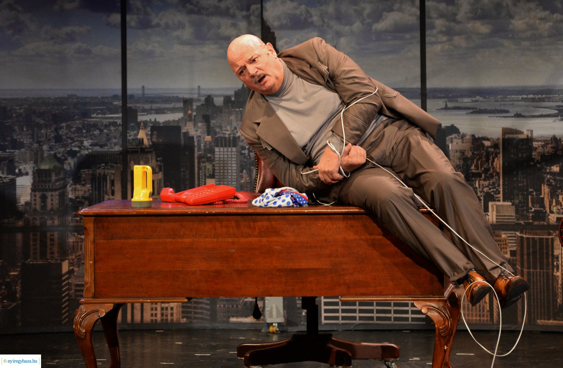 Magyarországi ősbemutató - 9-től 5-ig 