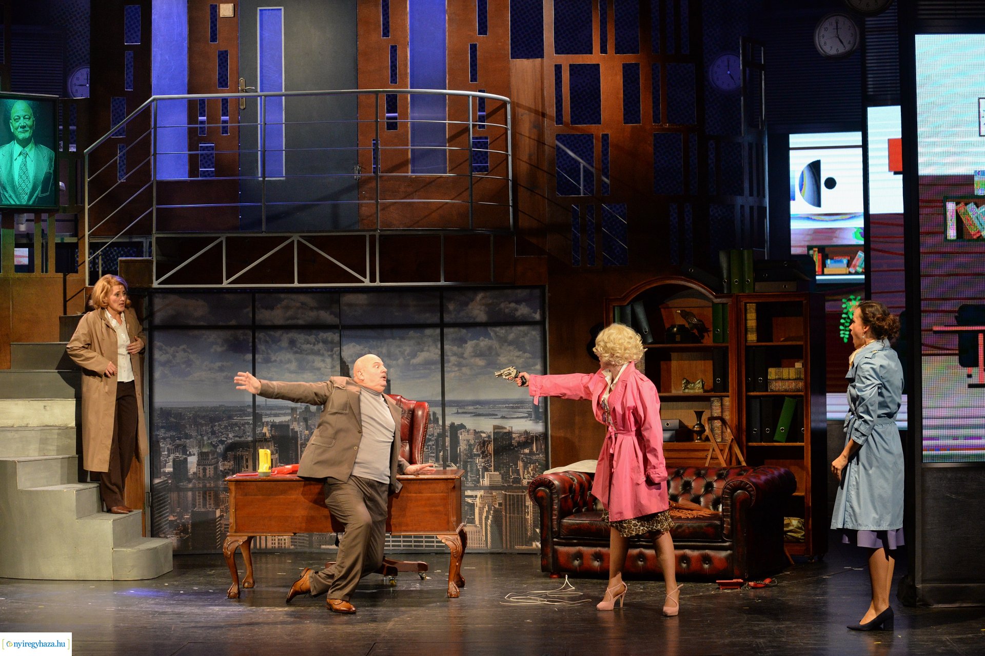 Magyarországi ősbemutató - 9-től 5-ig 