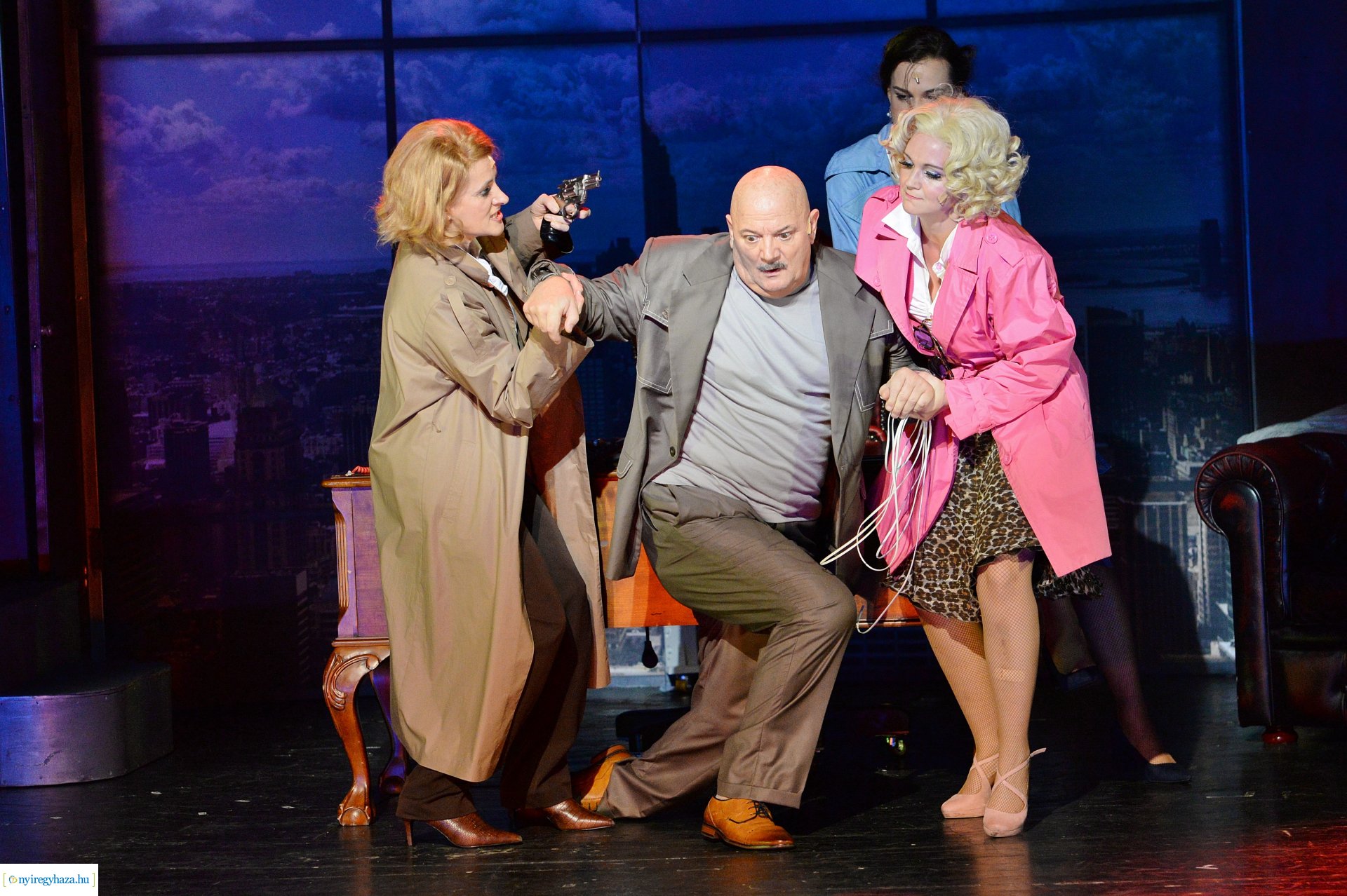 Magyarországi ősbemutató - 9-től 5-ig 