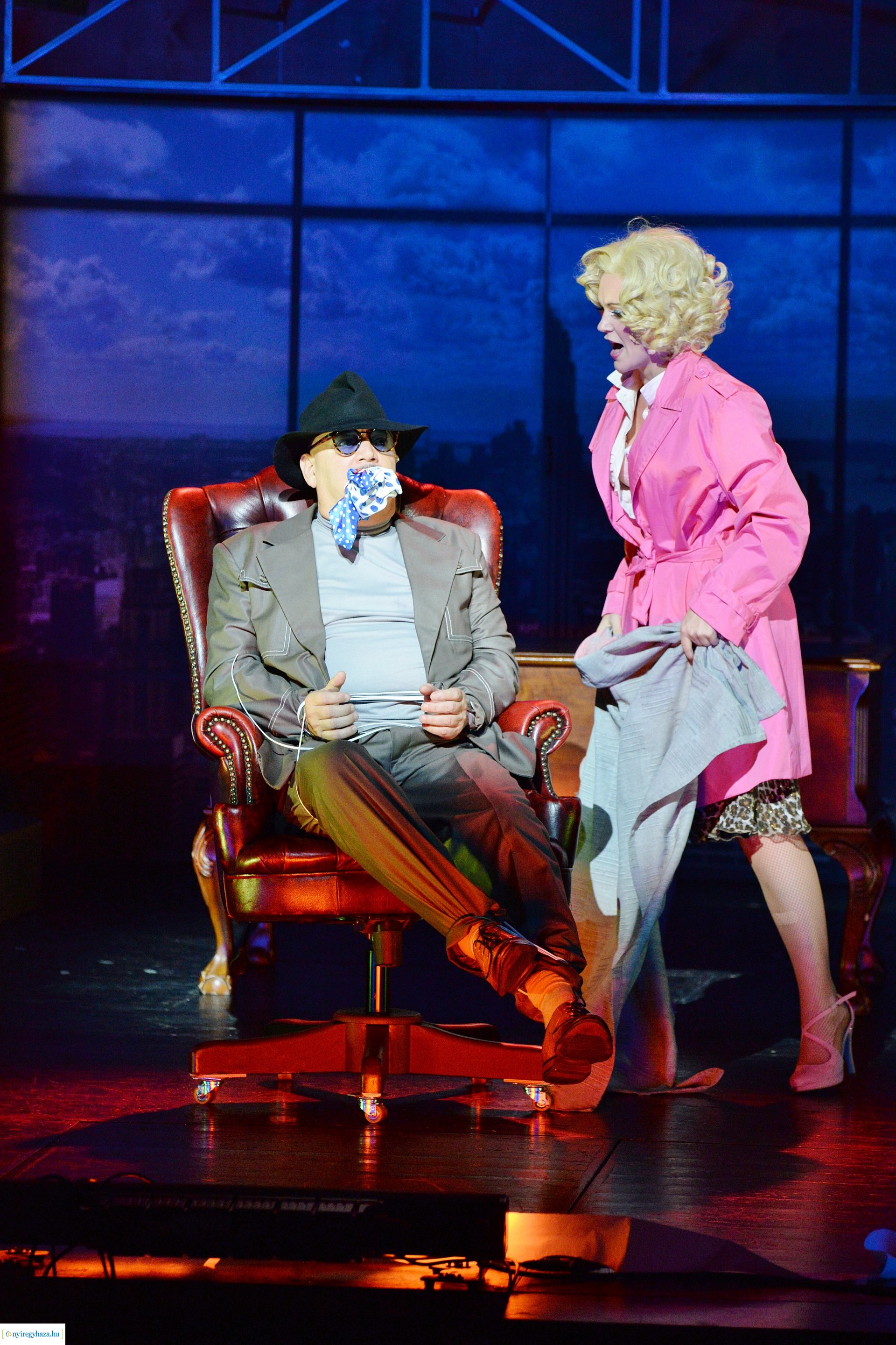 Magyarországi ősbemutató - 9-től 5-ig 