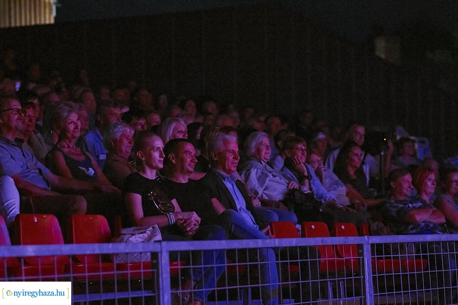 Mandala Nyár 2022 - Kalapács 60