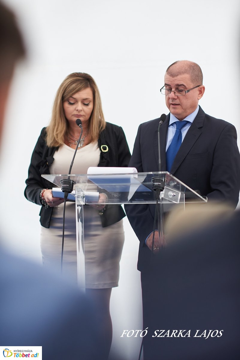 Márvány üzem átadó Nyíregyházán