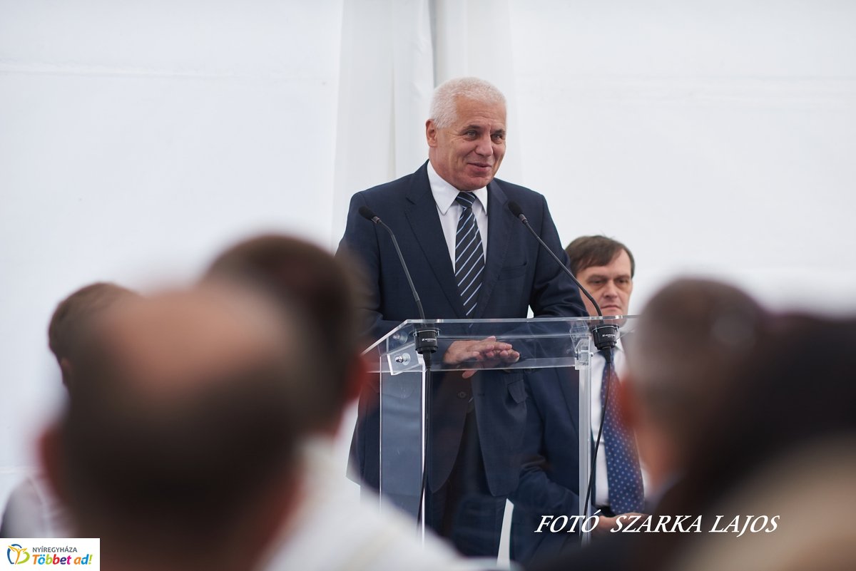 Márvány üzem átadó Nyíregyházán