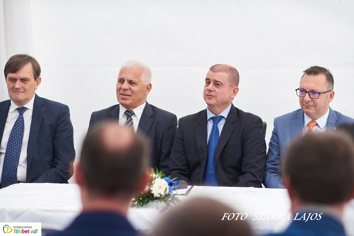 Márvány üzem átadó Nyíregyházán