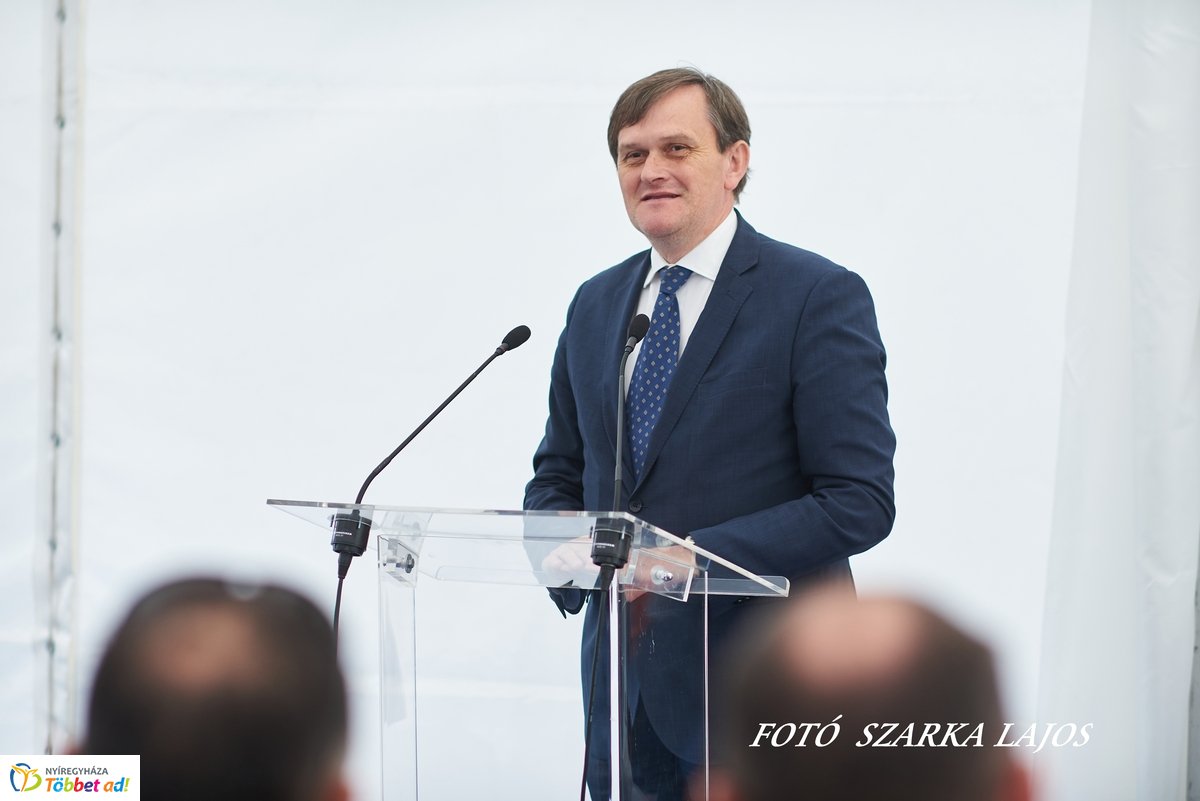 Márvány üzem átadó Nyíregyházán