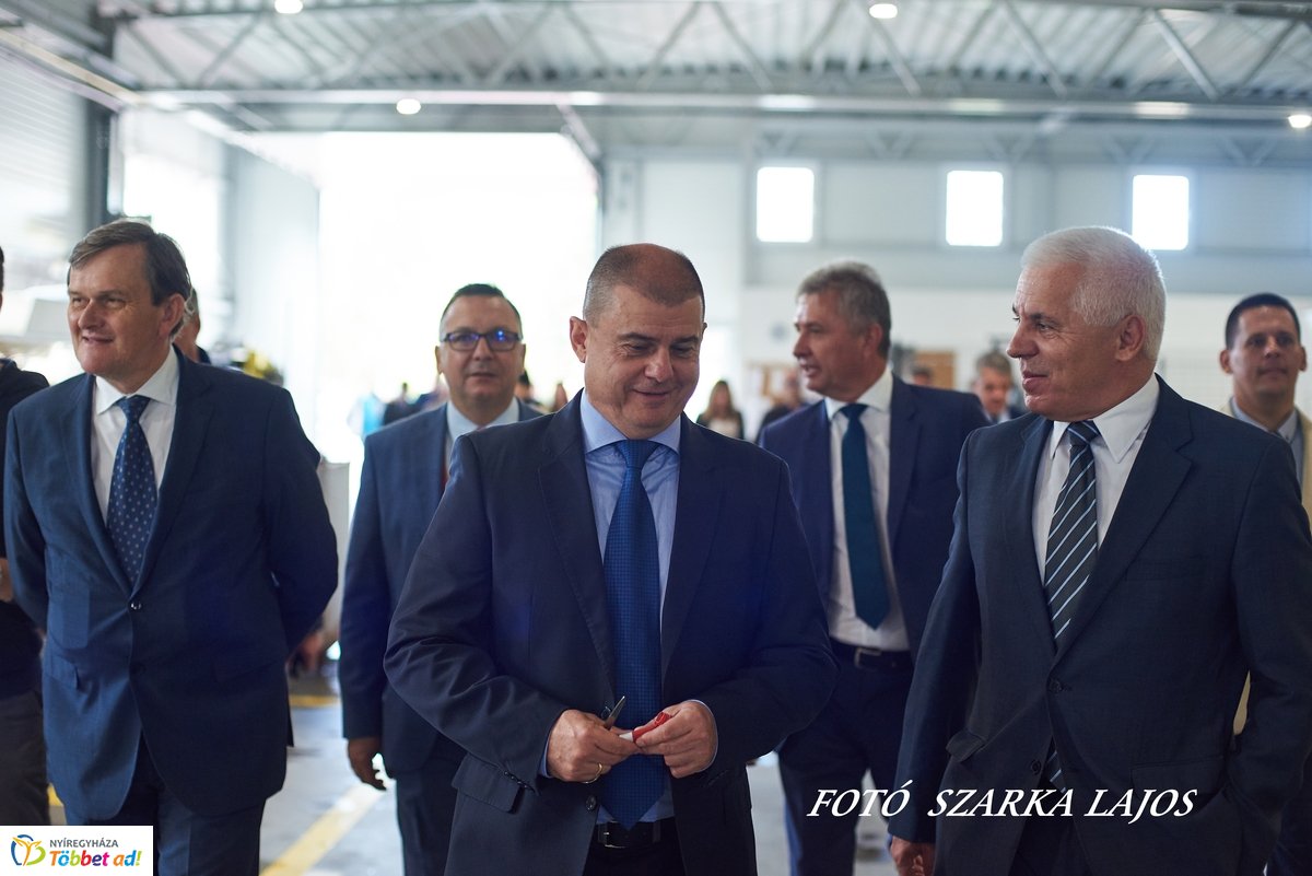 Márvány üzem átadó Nyíregyházán