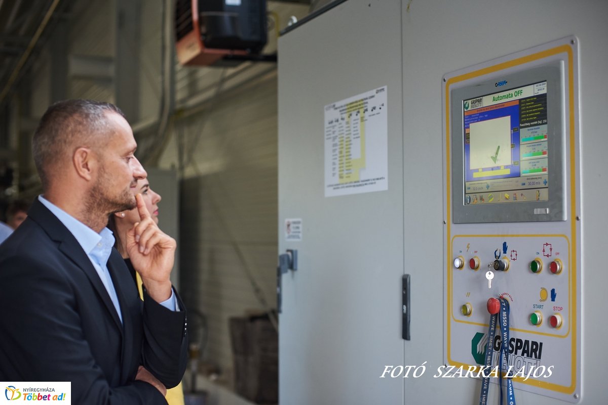 Márvány üzem átadó Nyíregyházán