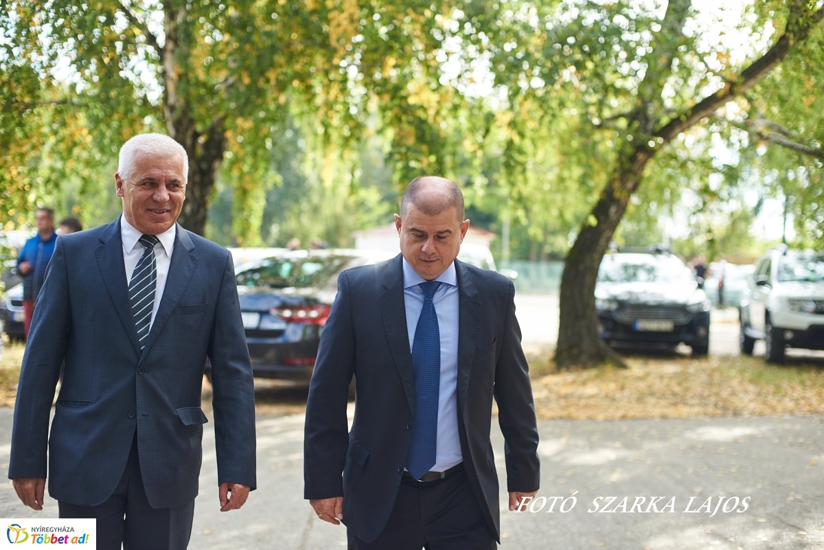 Márvány üzem átadó Nyíregyházán