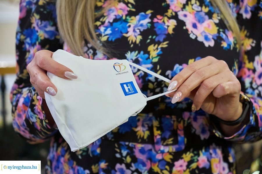 Maszk adomány a Család- és Gyermekjóléti Központnak