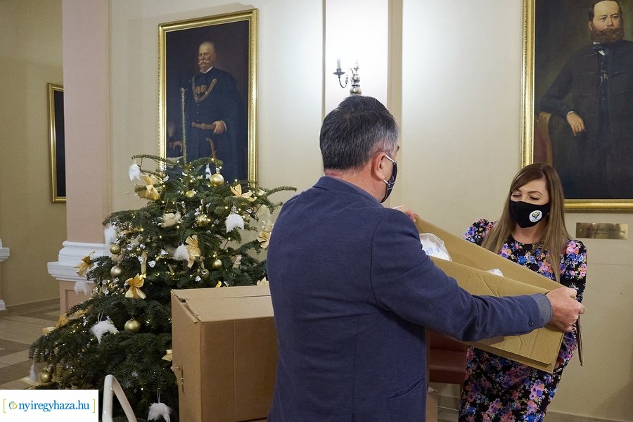 Maszk adomány a Család- és Gyermekjóléti Központnak