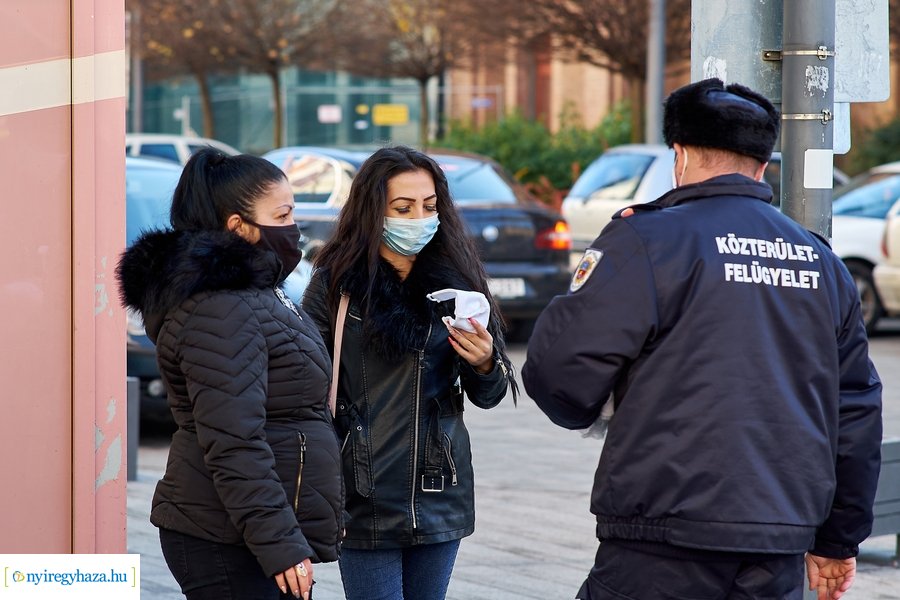 Maszk ellenőrzés és osztás