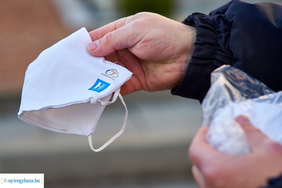 Maszk ellenőrzés és osztás