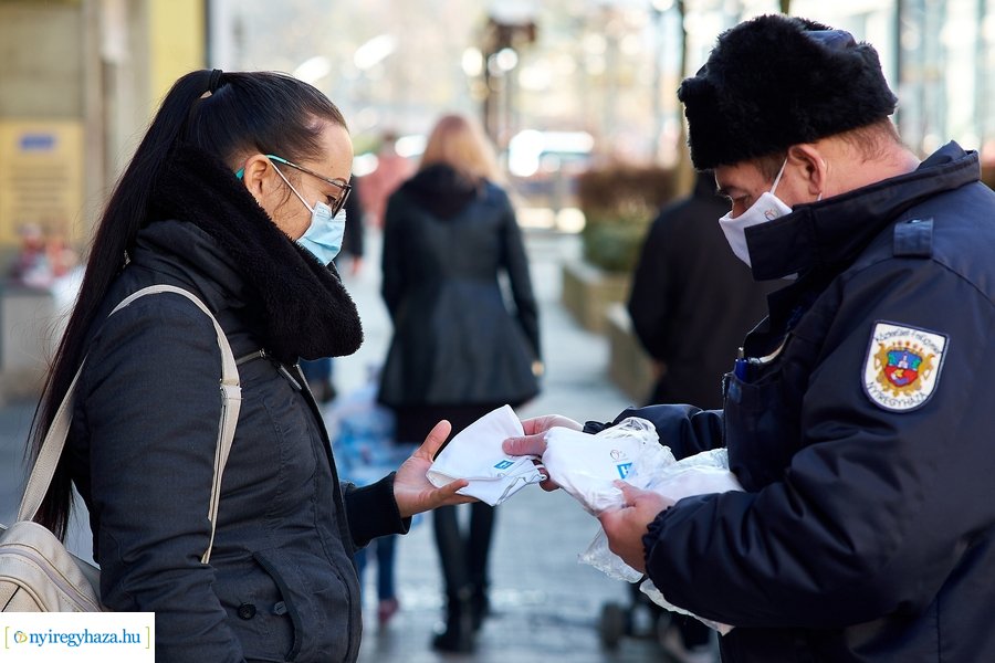 Maszk ellenőrzés és osztás