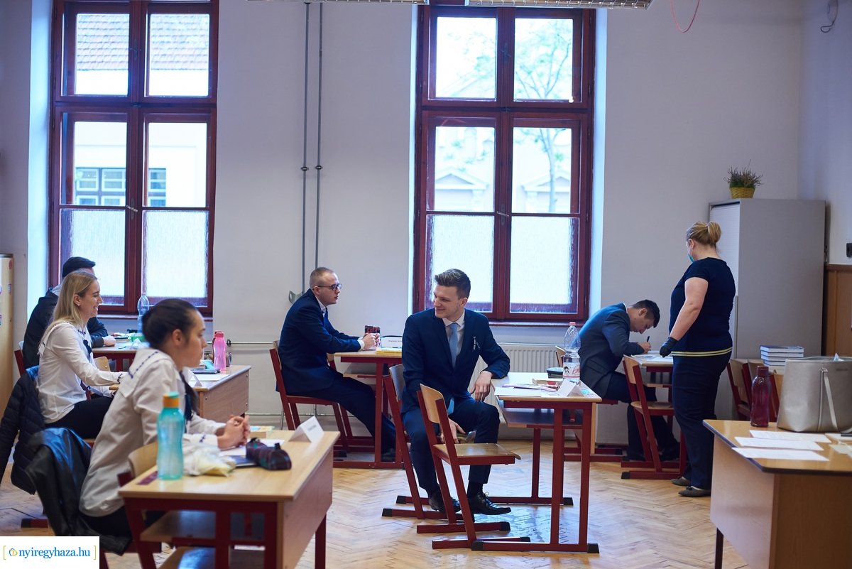 Matematika érettségi az Evangélikus Kossuth Lajos Gimnáziumban 2020