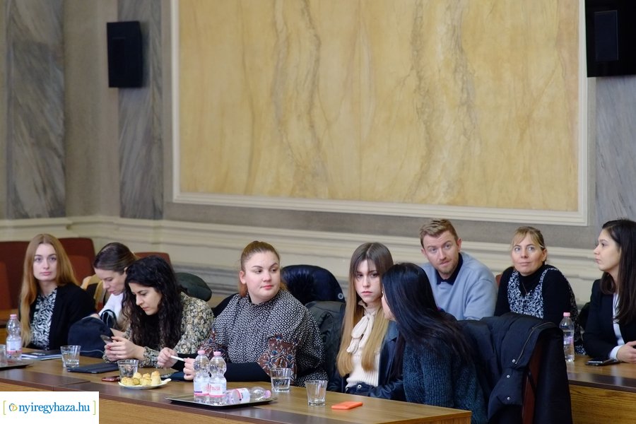 MCC hallgatók a Városházán - 230117