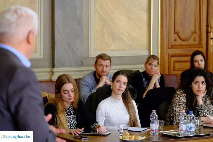 MCC hallgatók a Városházán - 230117