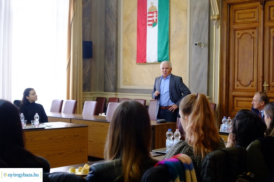 MCC hallgatók a Városházán - 230117