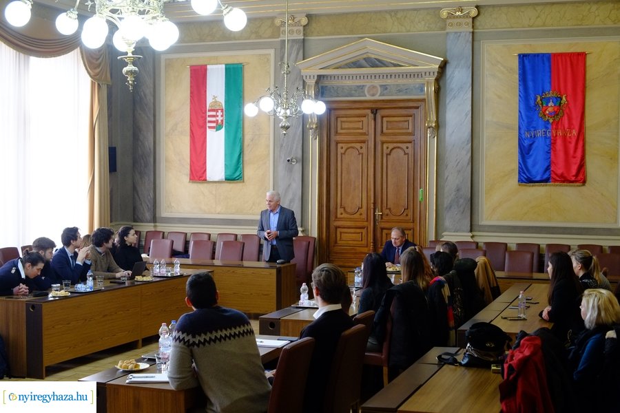 MCC hallgatók a Városházán - 230117