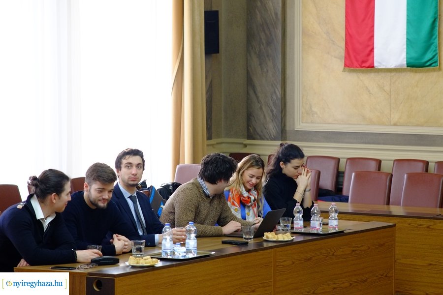 MCC hallgatók a Városházán - 230117
