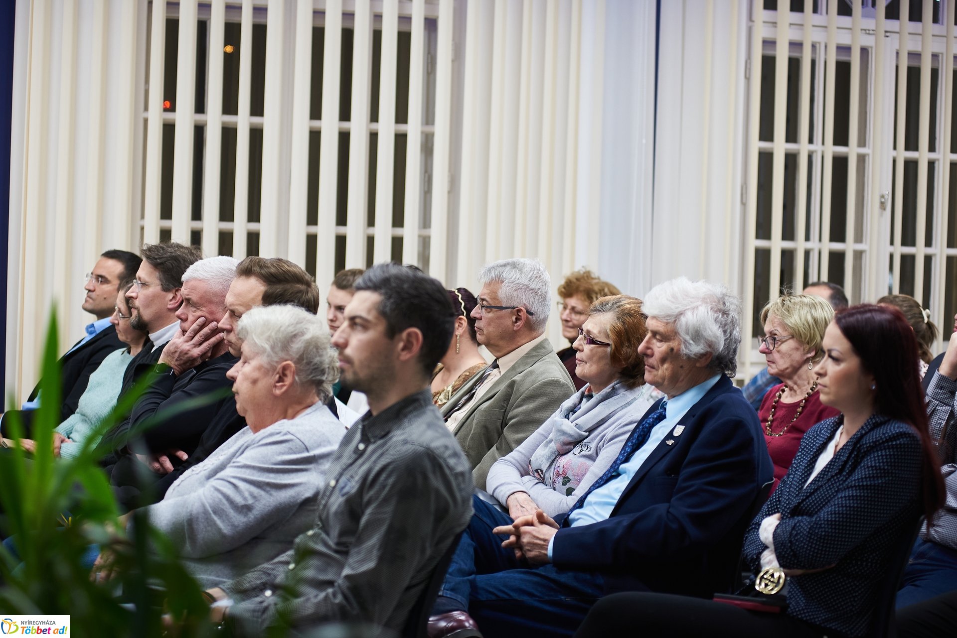 MCC - Négy év alatt a nap körül