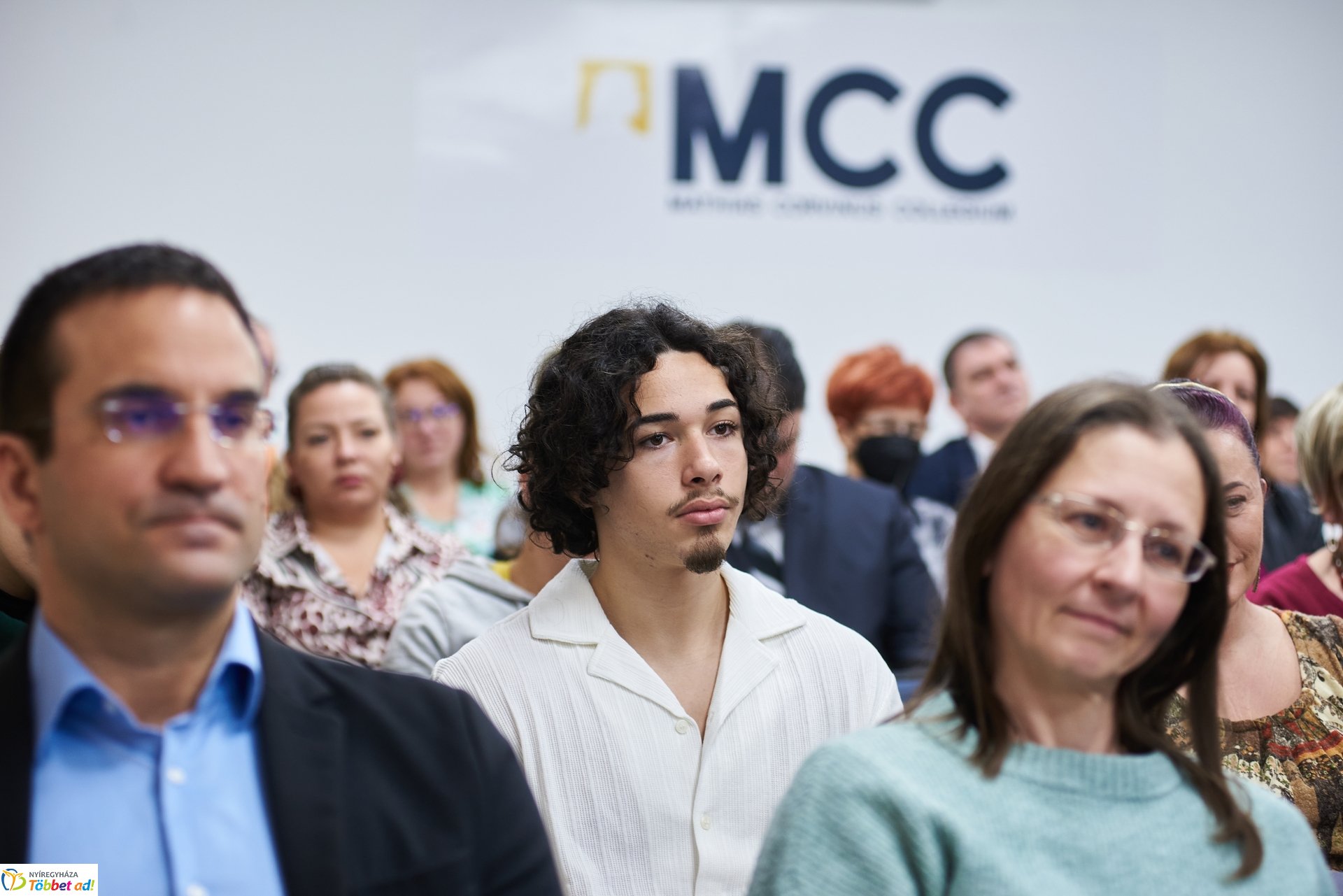 MCC - Négy év alatt a nap körül