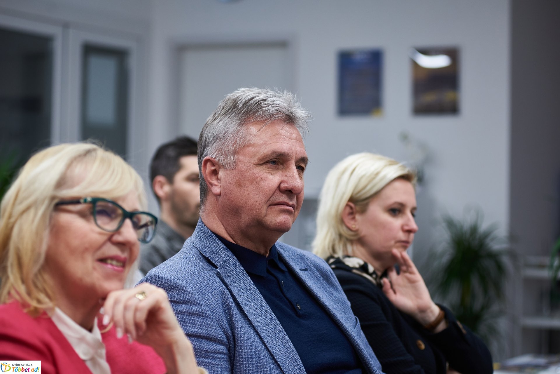 MCC - Négy év alatt a nap körül