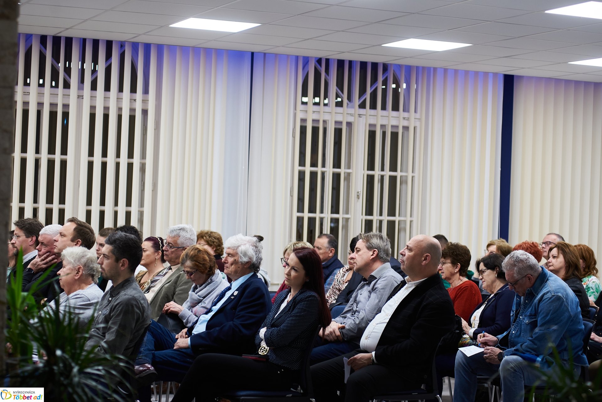 MCC - Négy év alatt a nap körül