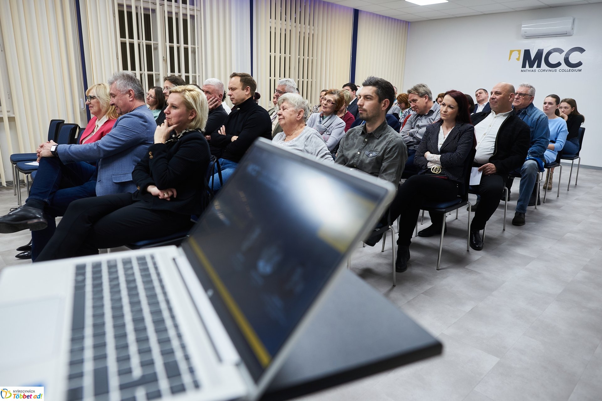 MCC - Négy év alatt a nap körül