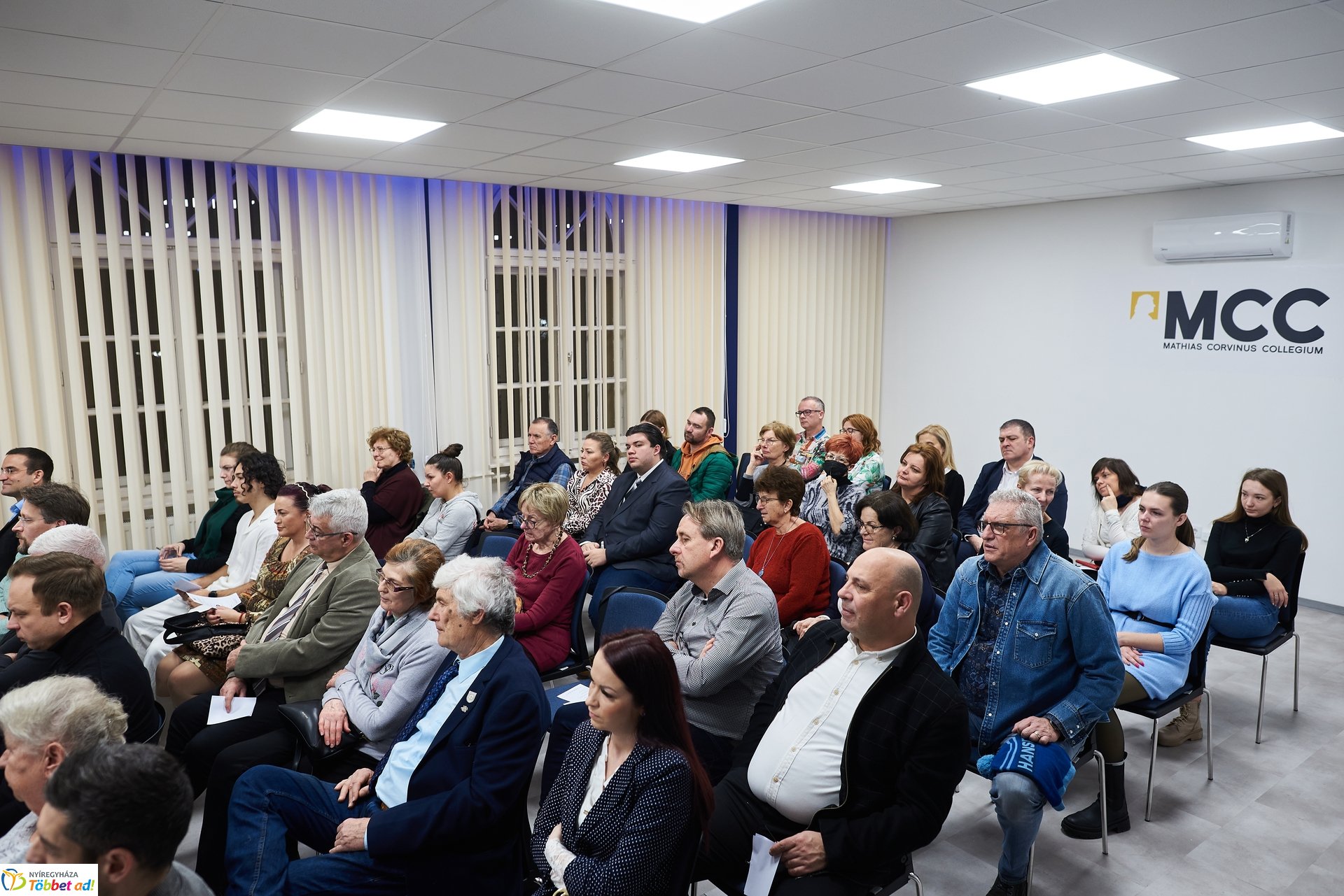 MCC - Négy év alatt a nap körül