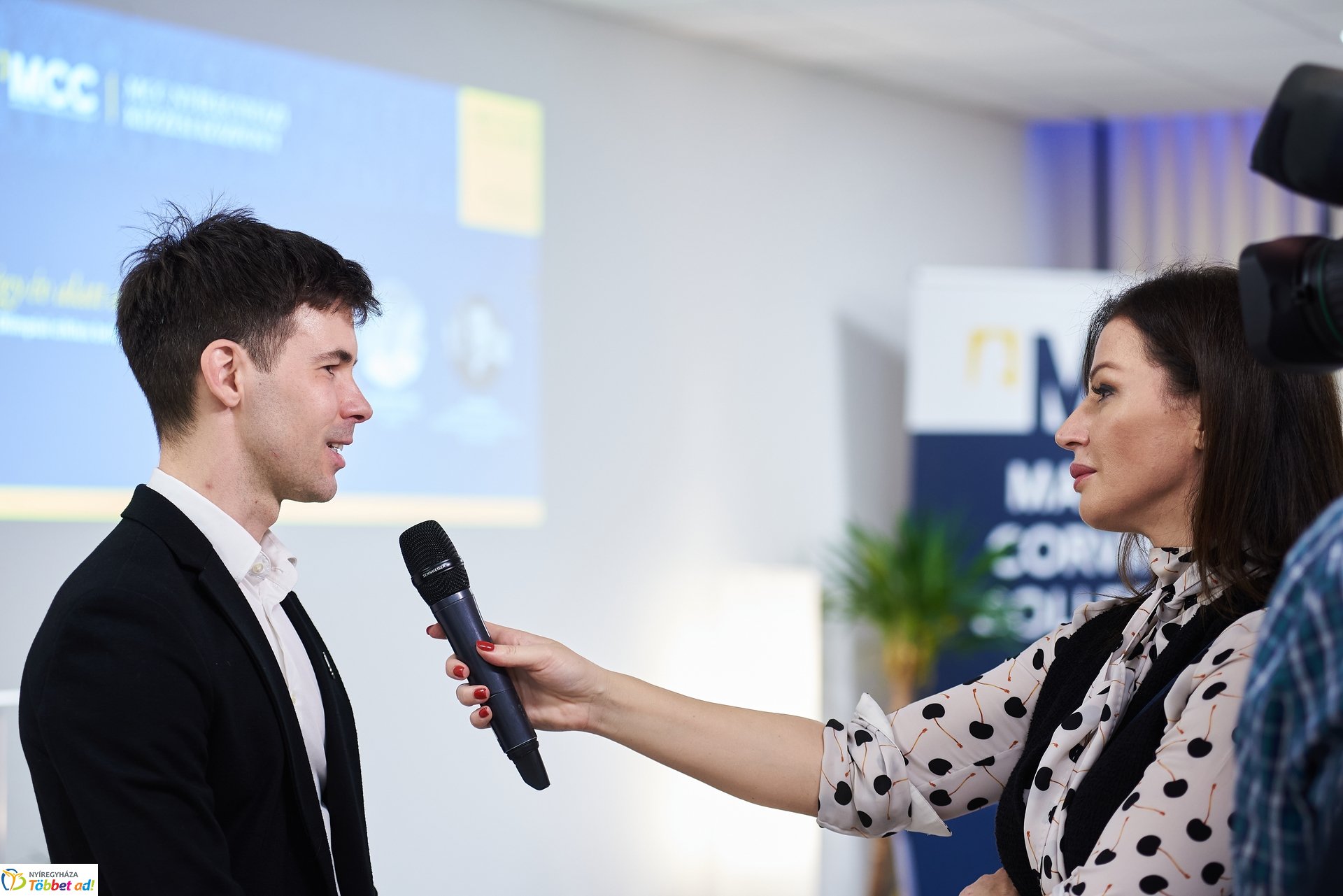 MCC - Négy év alatt a nap körül