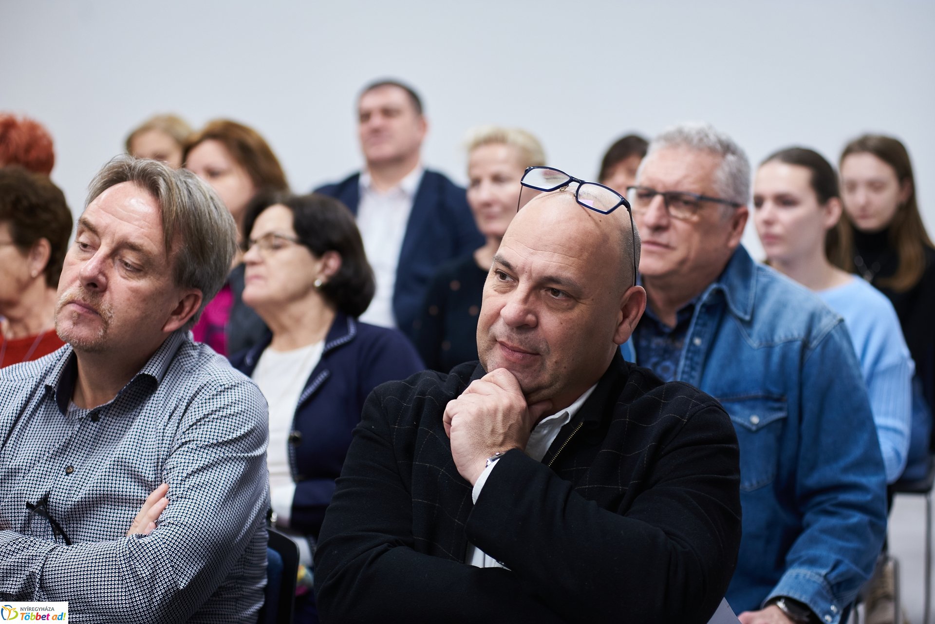 MCC - Négy év alatt a nap körül