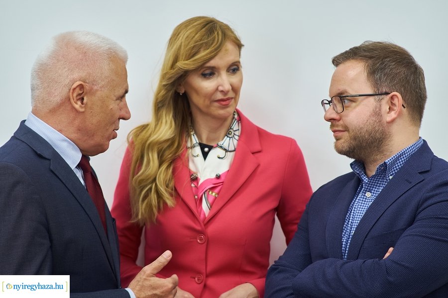 MCC sajtótájékoztató