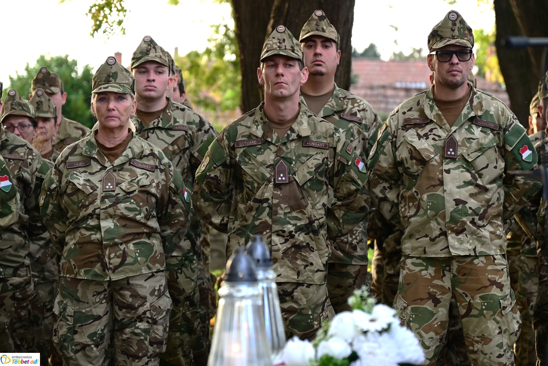 Mécsesgyújtás a Hősök temetőjében