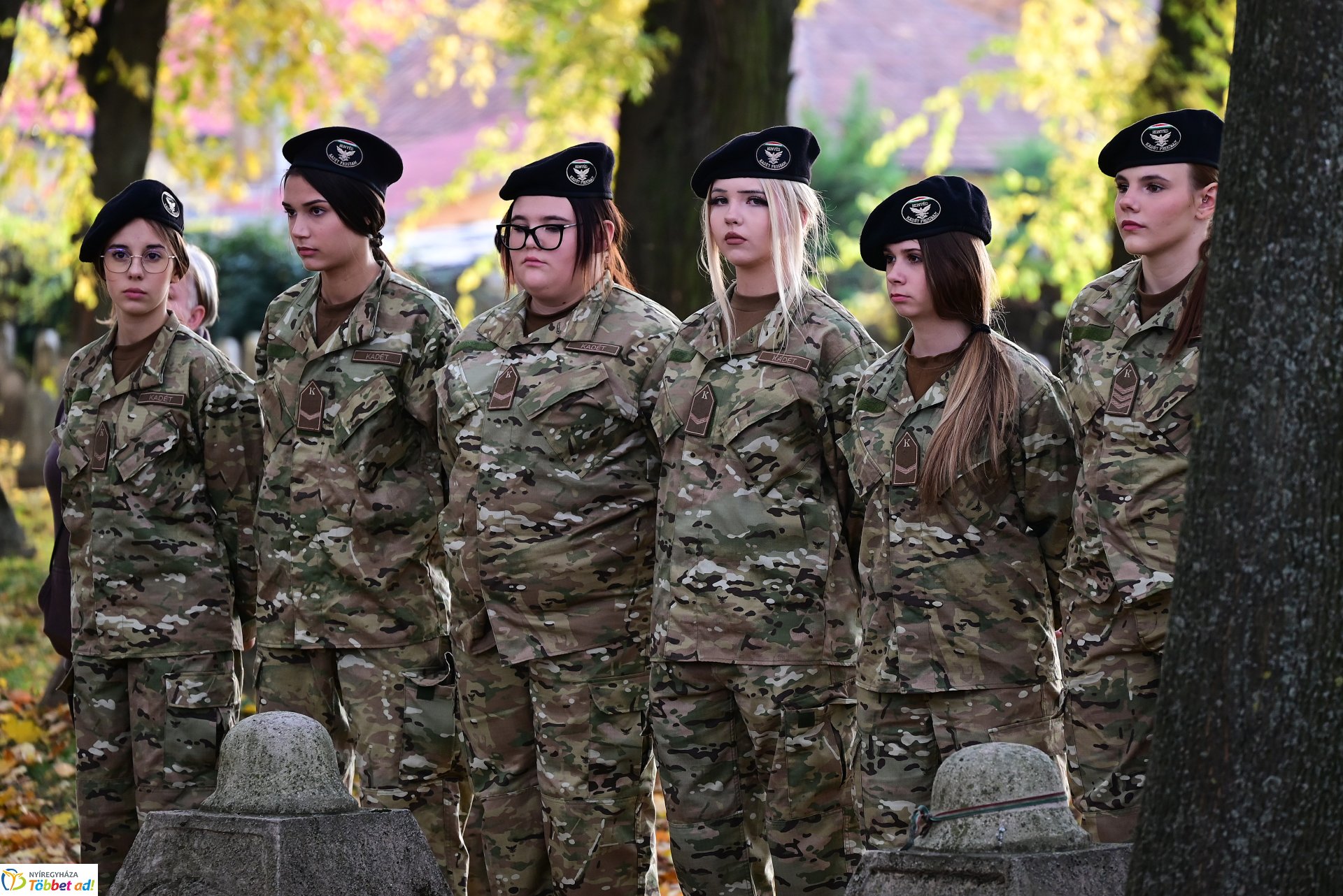 Mécsesgyújtás a Hősök temetőjében