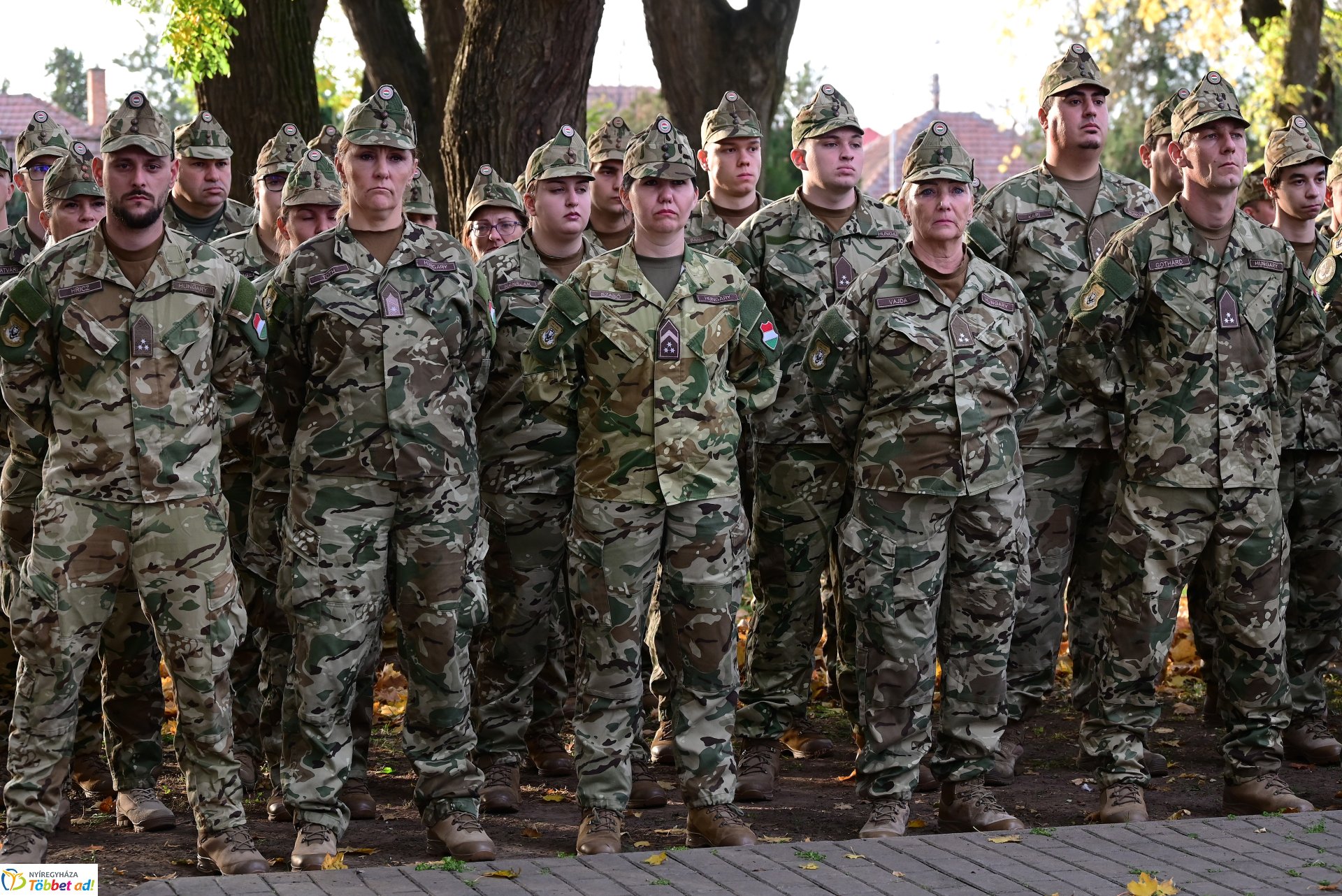 Mécsesgyújtás a Hősök temetőjében